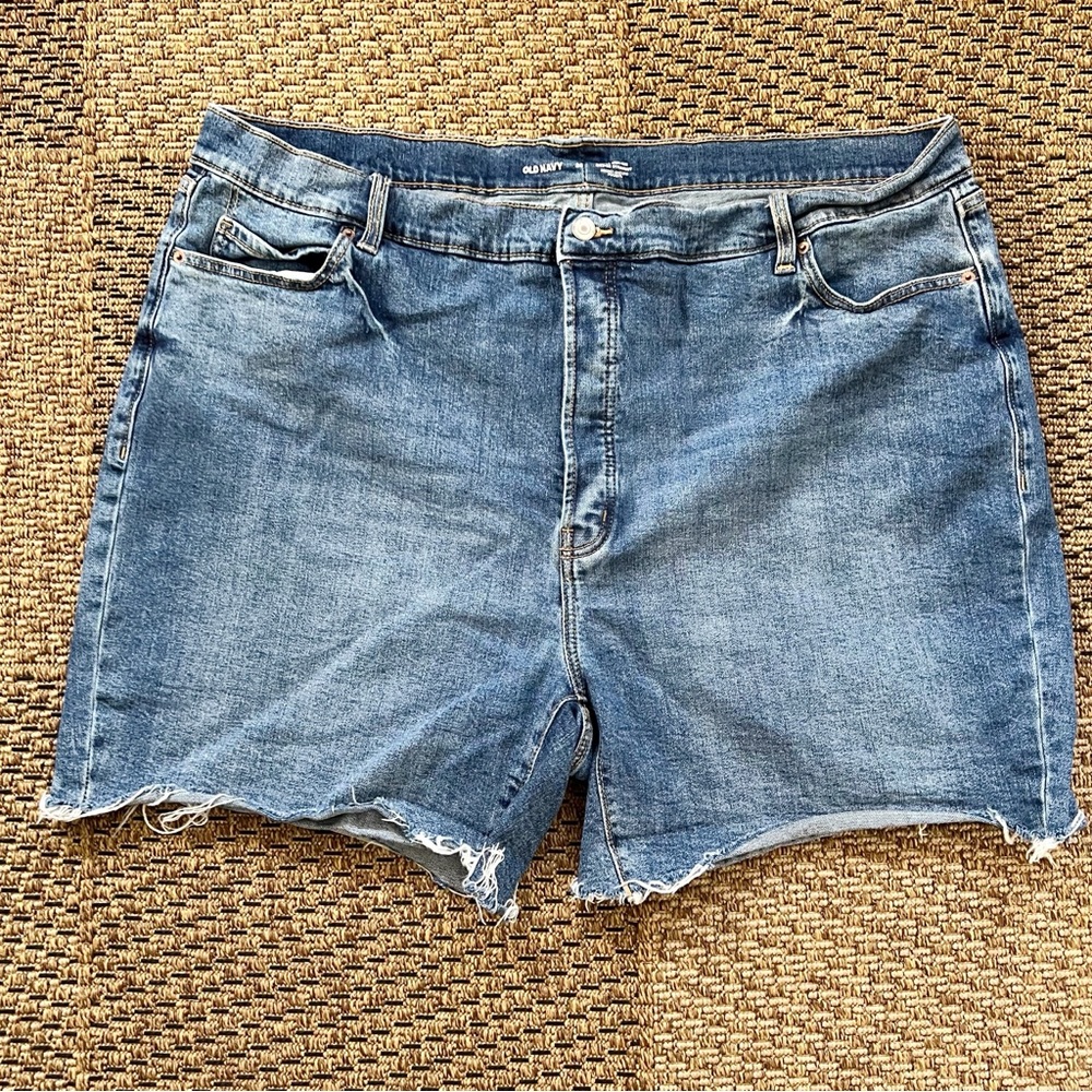 Old Navy Plus Size Sky-Hi Extra High-Rise Cutoff Jean Shorts - Size 26